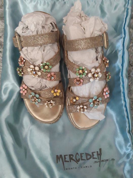 Обувки различни размери