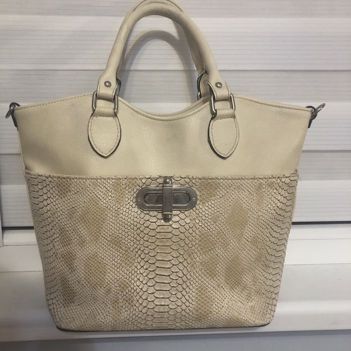 Бежова дамска чанта еко кожа