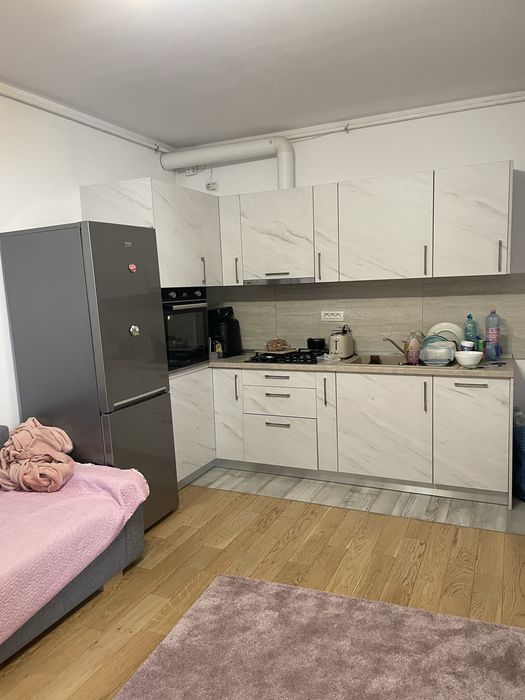 Inchiriez apartament