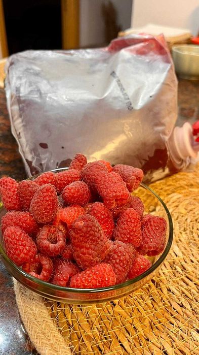 Suc din mixt de fructe 100% natural (zmeura, agris, afin canadian, coaze rosii/albe)