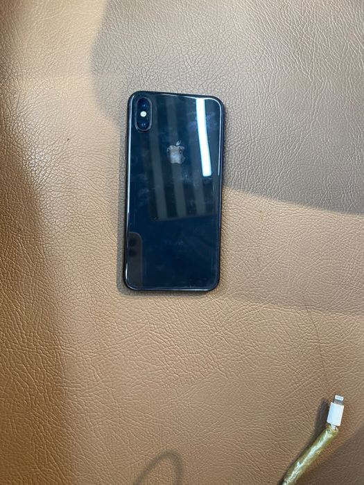IPhone xs с разбитым экраном