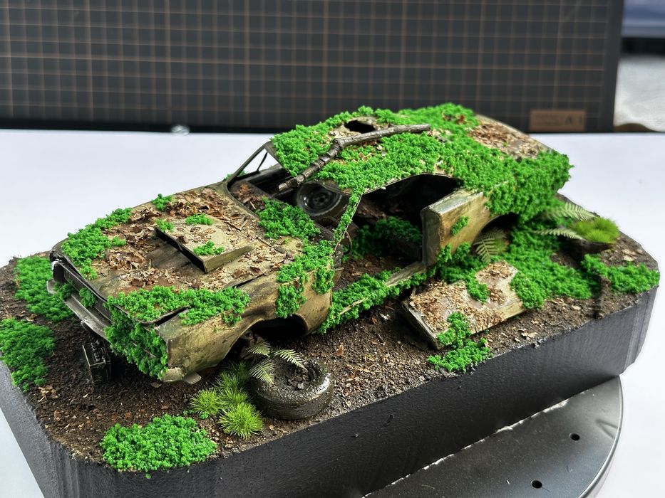 Macheta diorama Dodge Charger R/T 1969 abandonat 1/24