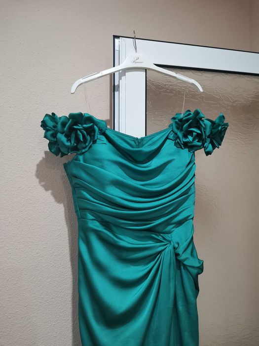 Официална рокля.