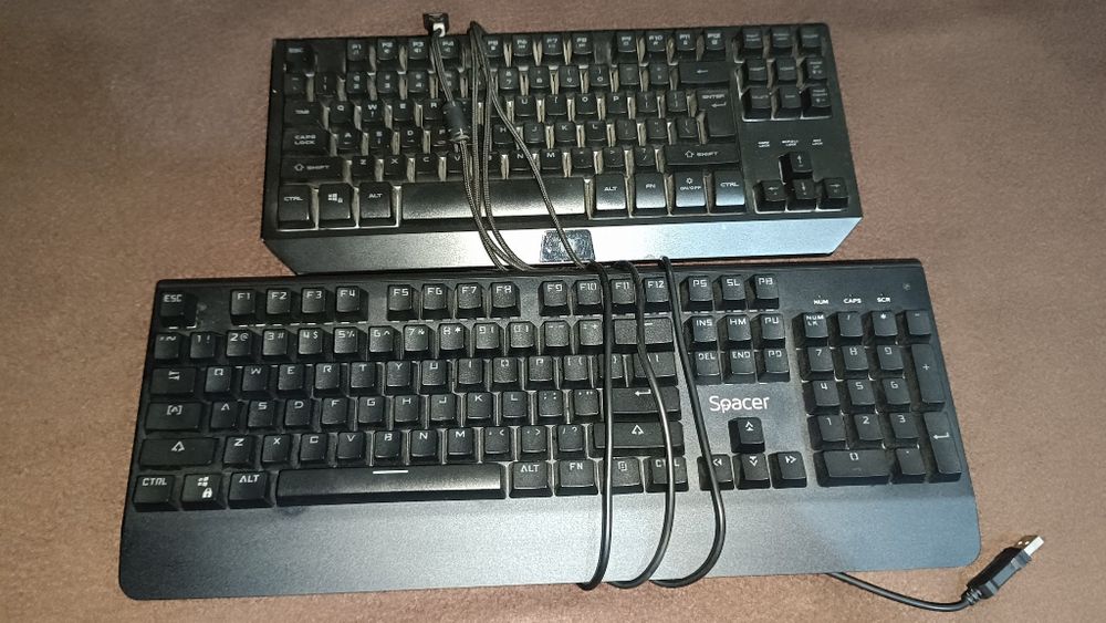 2 Tastaturi Gaming Cu Fir