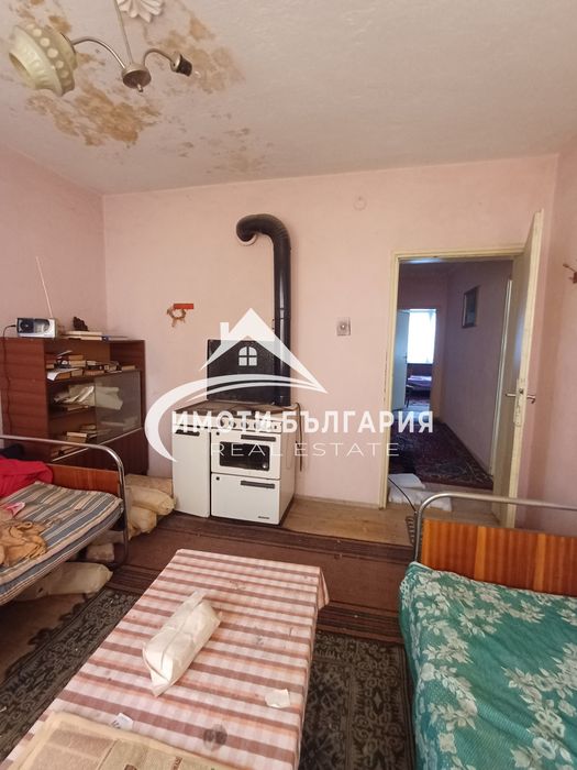 Къща на 2 ет.в гр.Карлово с гараж