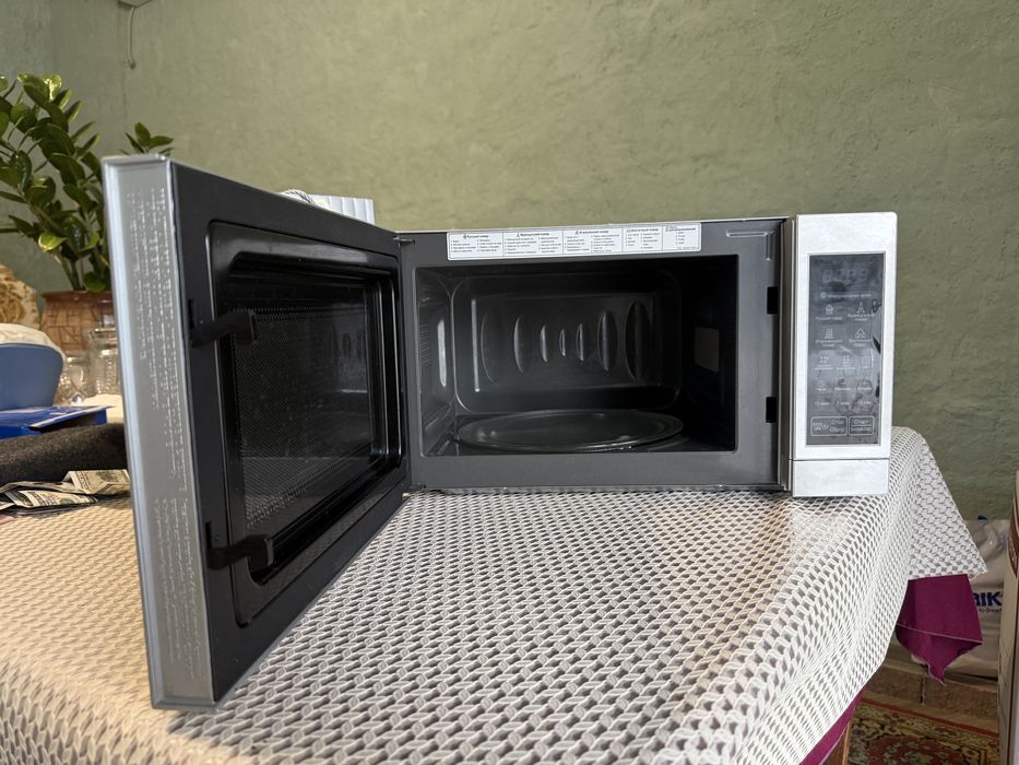Продам микроволновую печь LG