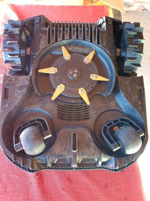 Косачка Робот Bosch indego 400 за Ремонт или за Части