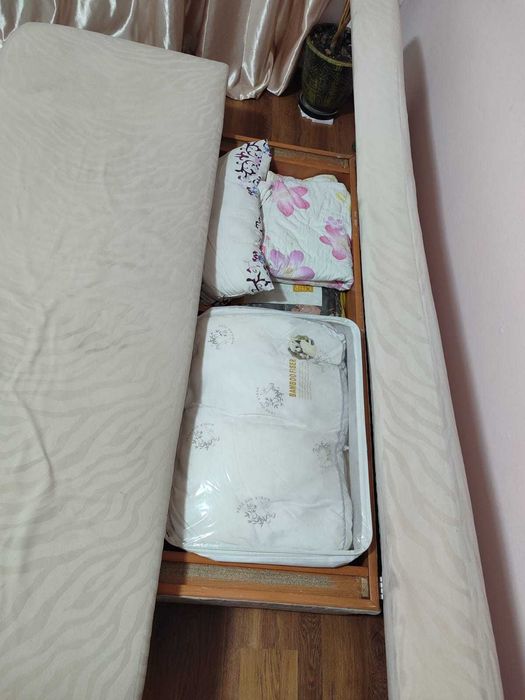 Диван тахта бу, Турксибский рн