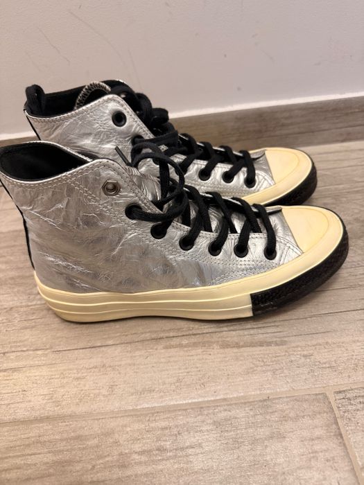 Сребристи кецове Converse
