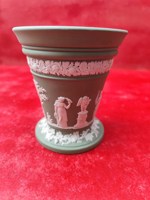 vaza din portelan wedgwood
