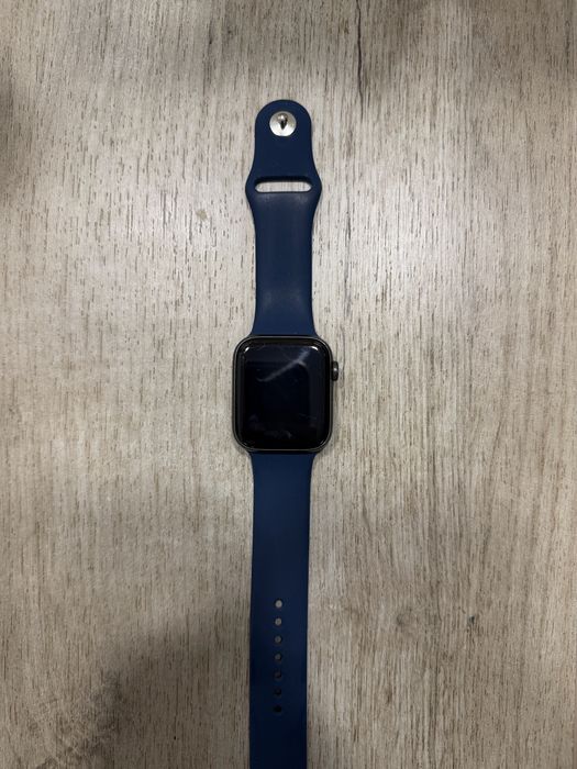 Apple watch SE 44/83%