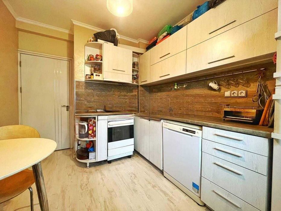Продава се Двустаен апартамент в Пловдив, Гагарин - 70 кв.м за 1472 €/кв.м - Снимка #2