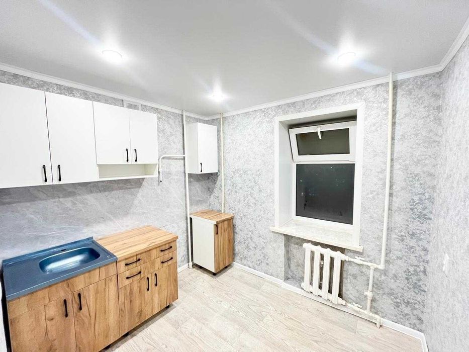 продам 1 комнатную квартиру в районе 8 мкр