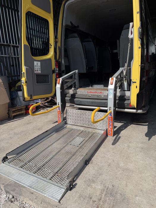 Vand lift hidraulic persone cu dizabilitati