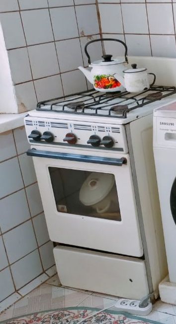 Газовая плита четырёхконфорочная.