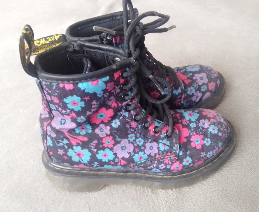 Кокетни боти на цветя