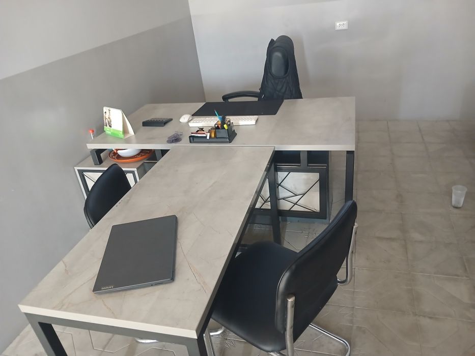 Ofis uchun mebel to'plami