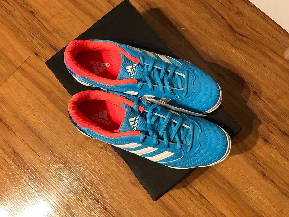 Продавам чисто нови оригинални маратонки ADIDAS.