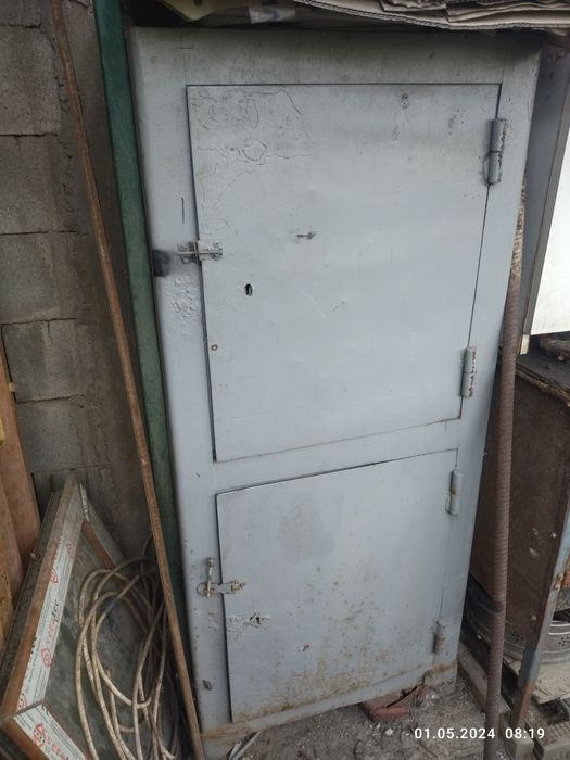 Продам сейф толстый метал