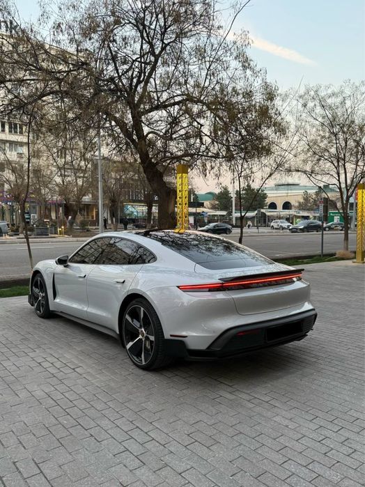 Продается свой Porsche Taycan