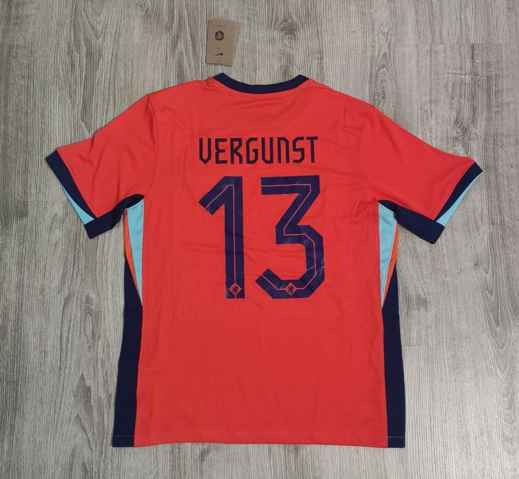 Нова футболна фланелка на Холандия Nike