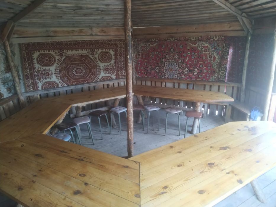 Продам дачу на берегу озера.