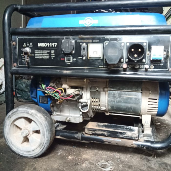 Генератор 6.5 кВт  бензиновый движок