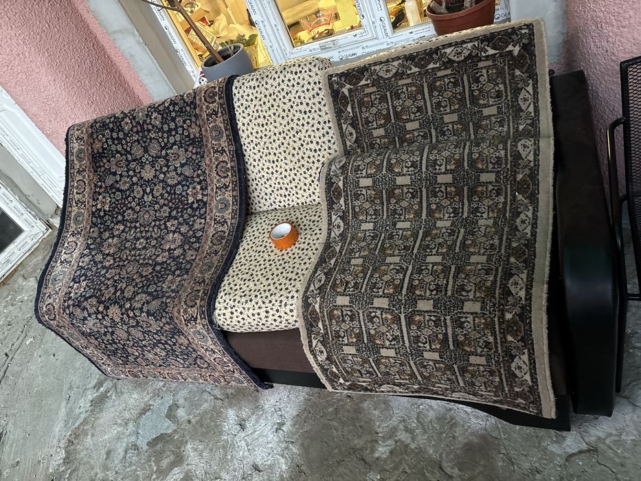 Vand doua covoare necesita curatare