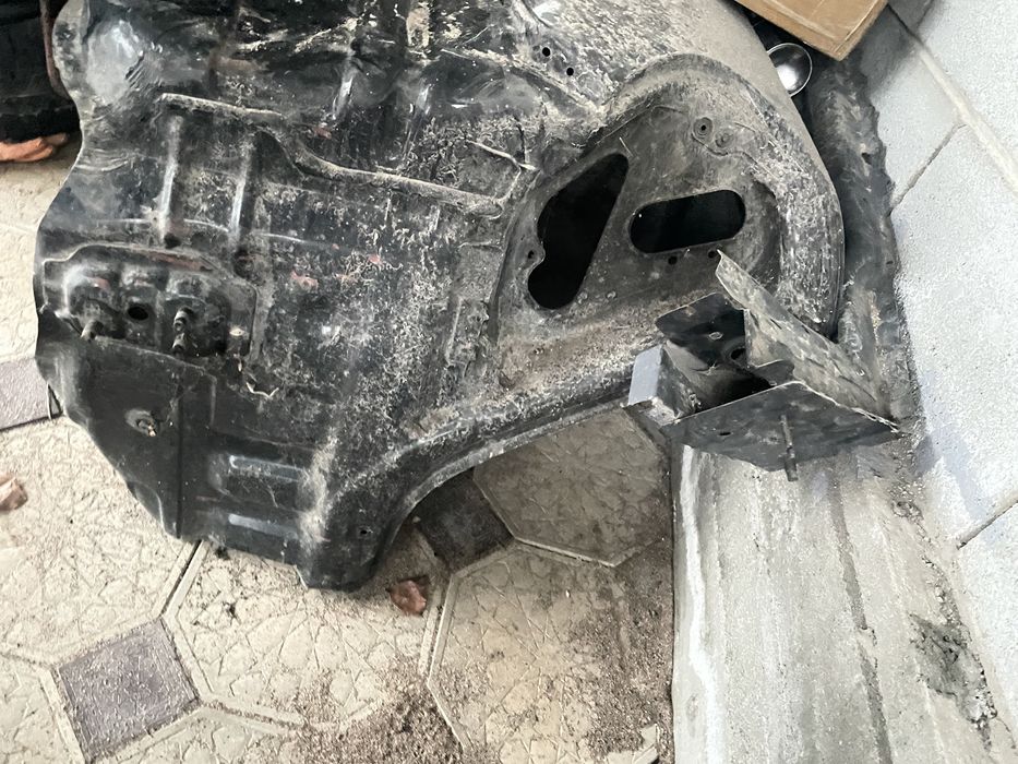 Крыло тойота 35 левый задний