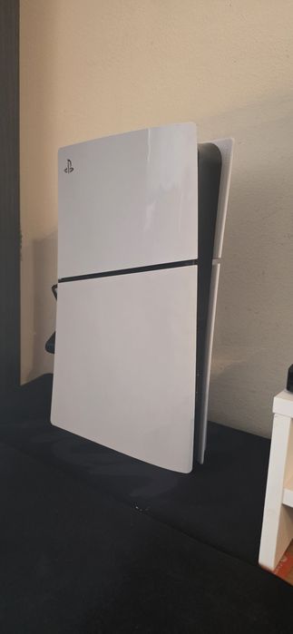 PlayStation 5 Slim 1TB Disc Edition + 8 Игри + Слушалки + Зарядна станция (С кутия
