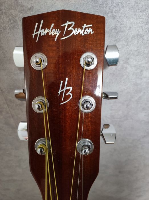 гитара  Harley Benton  6 струнная  с подставкой
