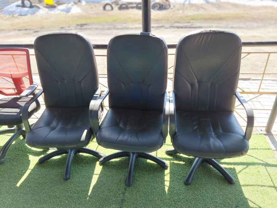 Продаю кресло офис