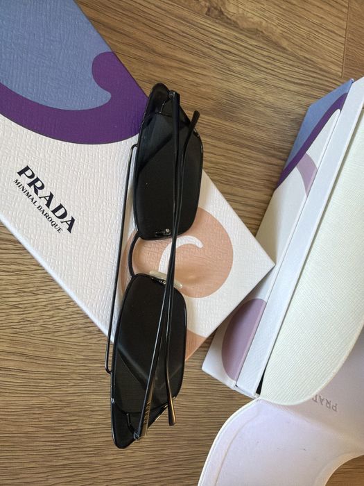 Ochelari Prada stare excelenta si pantofi pinko
