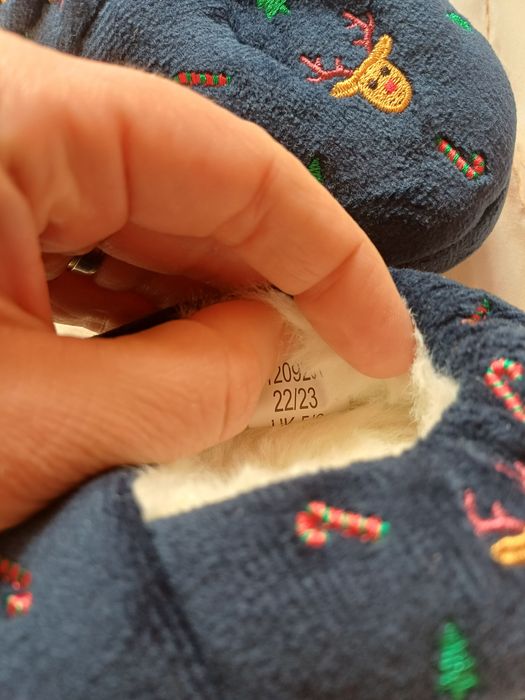 Vand botoșei/papuci de casa, de copil, îmblăniți, noi, nr. 22-23