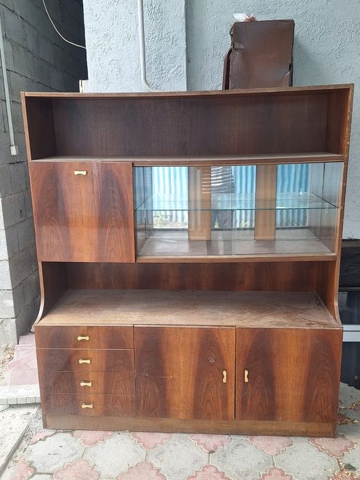 Продам сервант советского производства