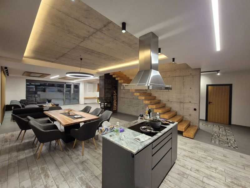 Луксозна къща в Марково с басейн