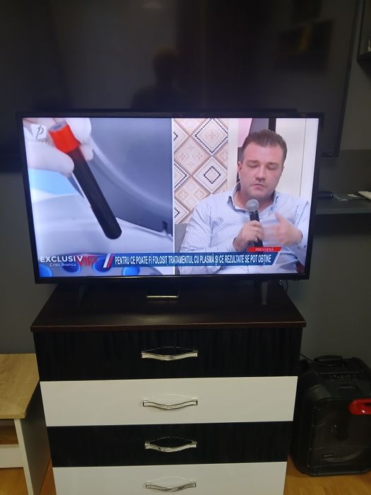 Vând TV Sharp cu telecomandă