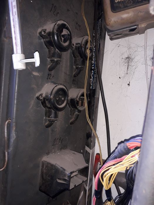 Зарядное на 12 вольт . 30000 тыс