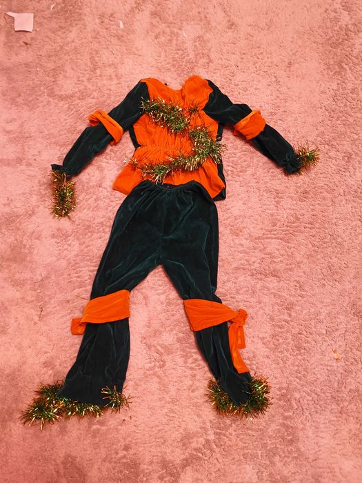 Продам новогоднии костюмы