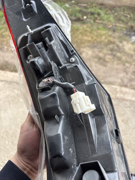 Продам задние фары Camry 70,75