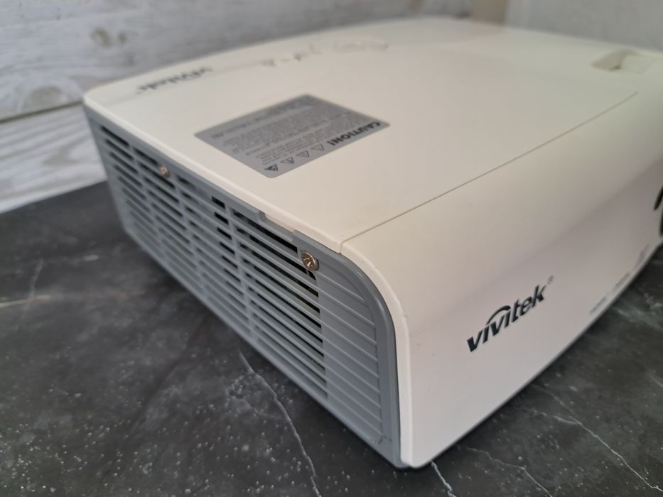 Продам проектор Vivitek D55FA (идеал)