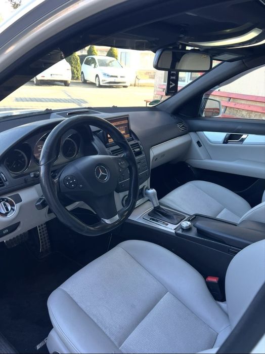 Mercedes C350 V6 2011
