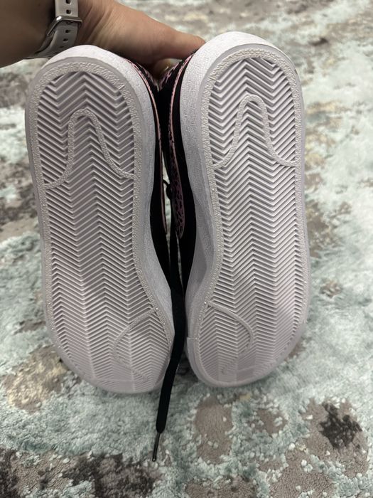 Vand adidasi nike