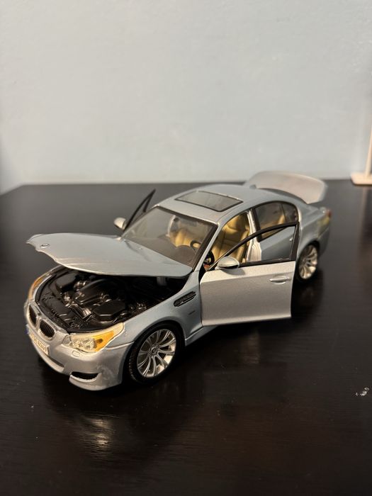 Vand macheta BMW M5 scara 1/18 rara