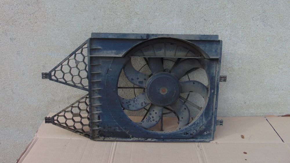 Electroventilator Skoda Rapid 1.2 benzina an 2013 cod 6R0121217A
