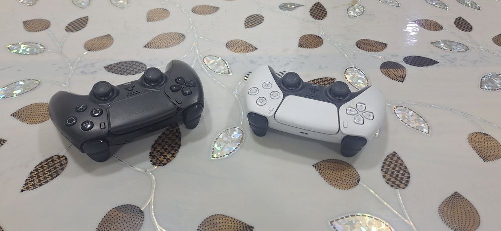 PS5 + 8 игр + 4 геймпада