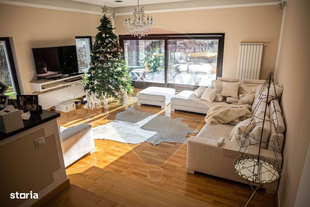 Casă / Vilă de lux cu 6 camere de vânzare în Șcheia, Suceava