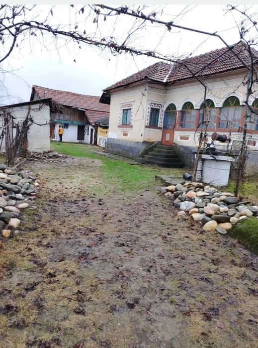 Casa de vânzare + teren