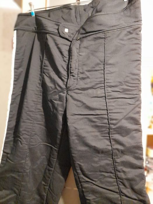 Черна грейка с бял кант