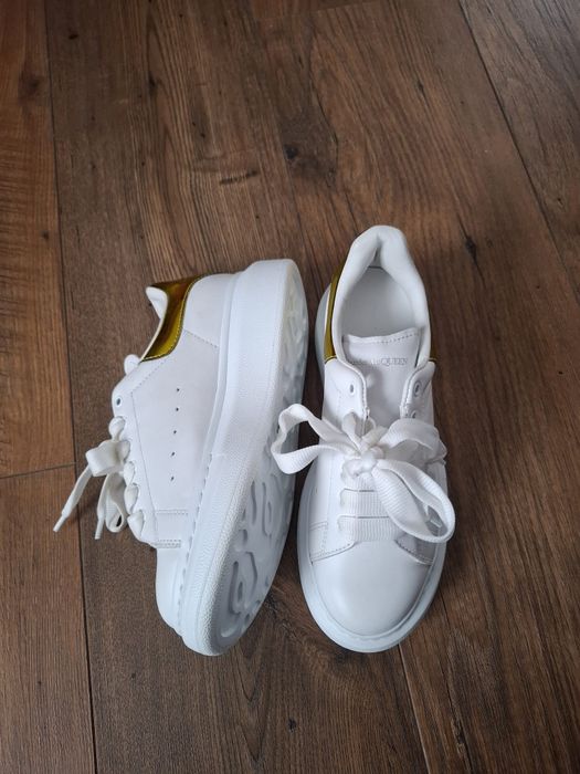 Alexander McQueen  Teniși supradimensionați din piele ORIGINALI
Teniși